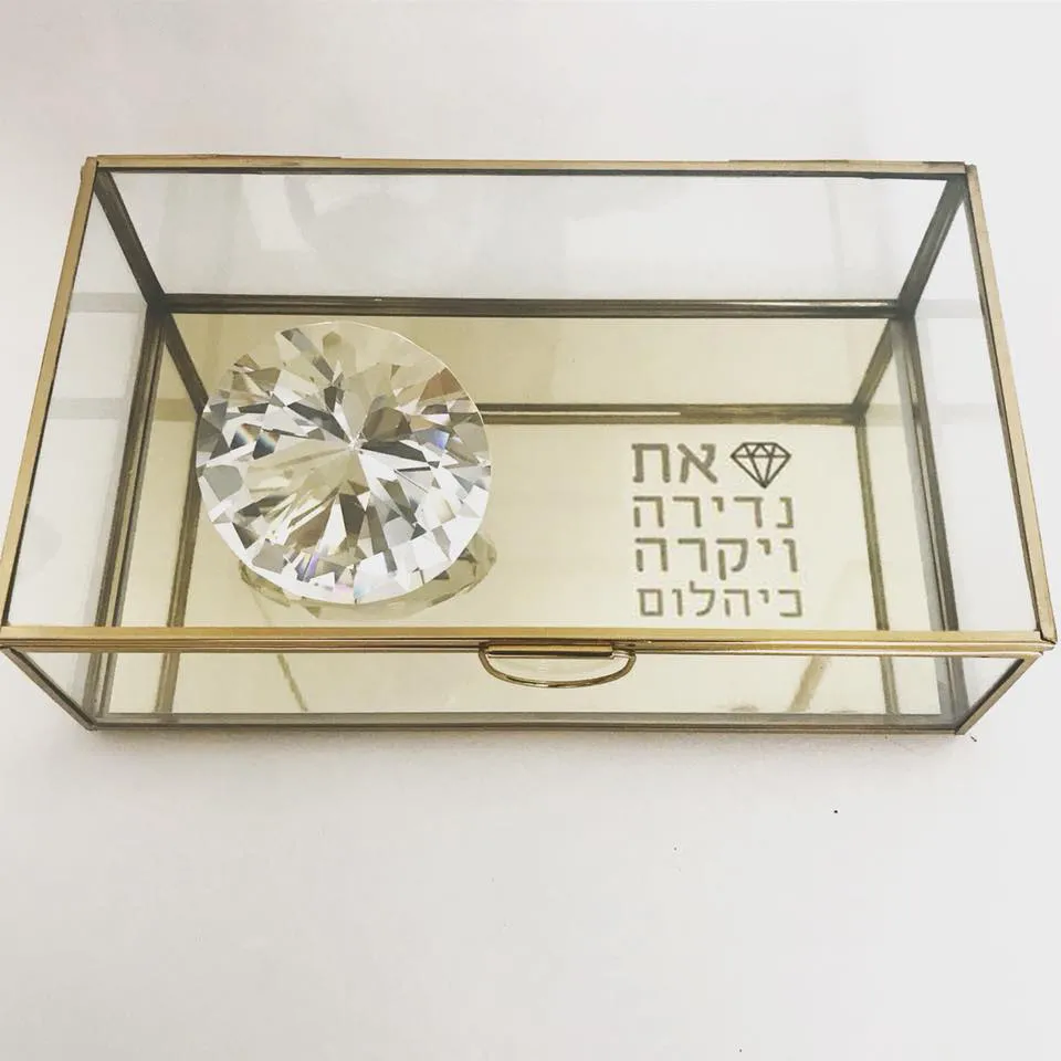 יהלום קריסטל בקופסת תכשיטים עם הקדשה אישית